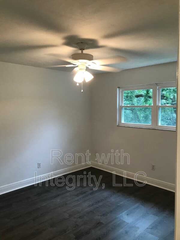 Tallahassee House: 1502-C Pullen Rd