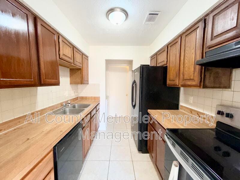 Garland House: 4001 N Garland Ave