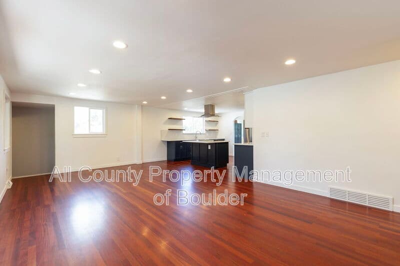 Boulder House: 1098 Cherryvale Rd