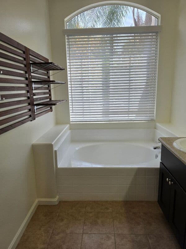 Rancho Santa Margarita House: 162 Seacountry Lane -