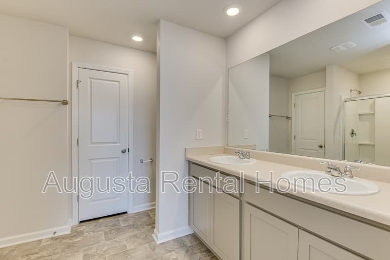 Graniteville House: 818 Quaint Parish Circle
