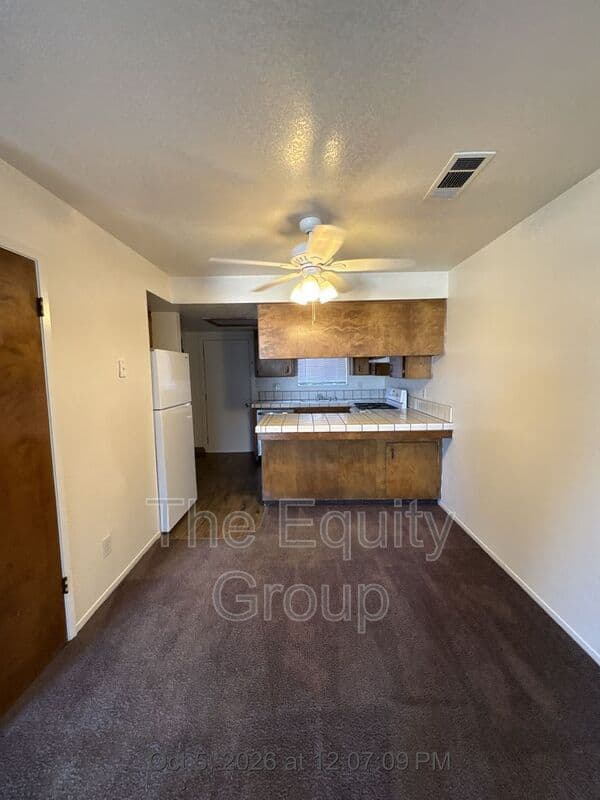 Tulare House: 1270 Tustin Circle