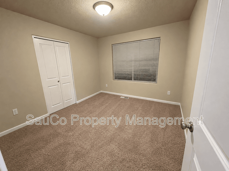 Hillsboro House: 8023 Northeast Sabo Street