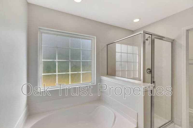 Moncks Corner House: 220 Lazy River Lane