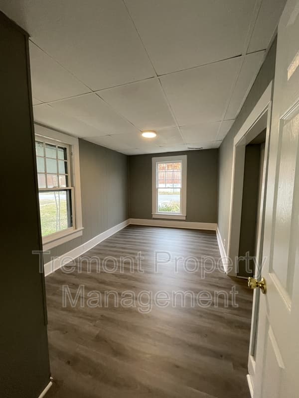Rossville House: 711 Flegal Avenue