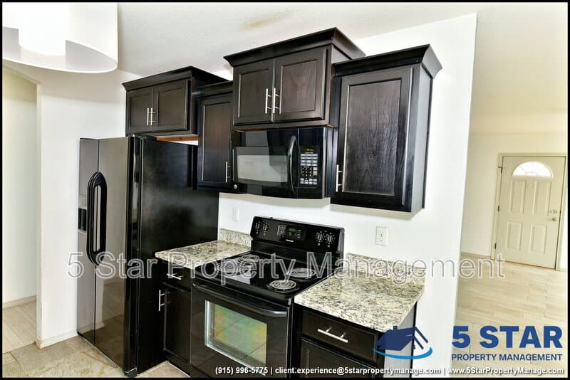 El Paso House: 872 Colbert Shapleigh Place !!