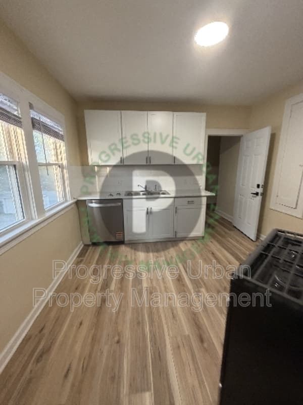 Cleveland Condo: 4427 West 49th Street - Upstairs