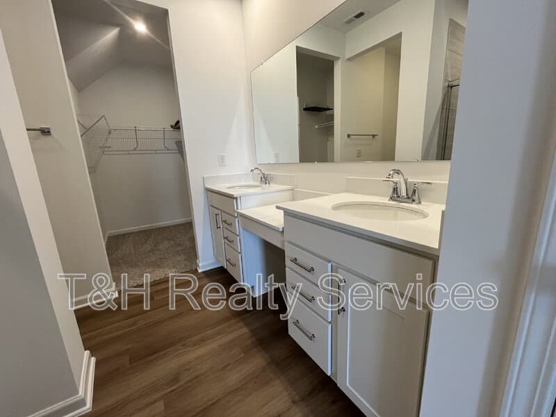 Plainfield House: 9275 Loyola Way
