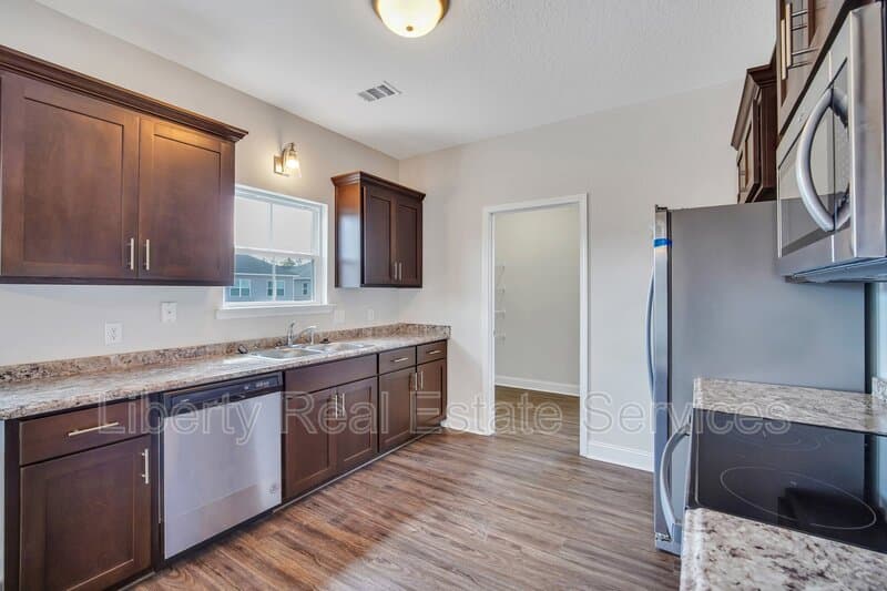Hinesville House: 88 Fridley Ln