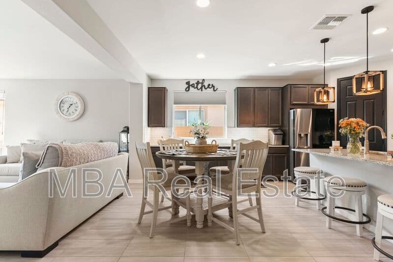 Laveen House: 6803 W Winston Dr