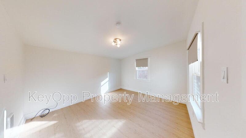 Redwood City Condo: 150 Nottingham Avenue