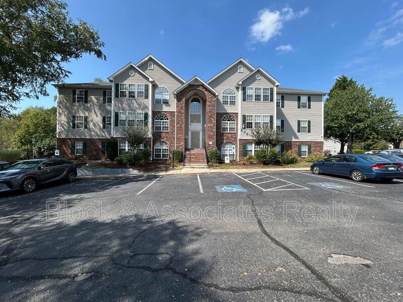 Winston-Salem House: 834 Scholastic Dr