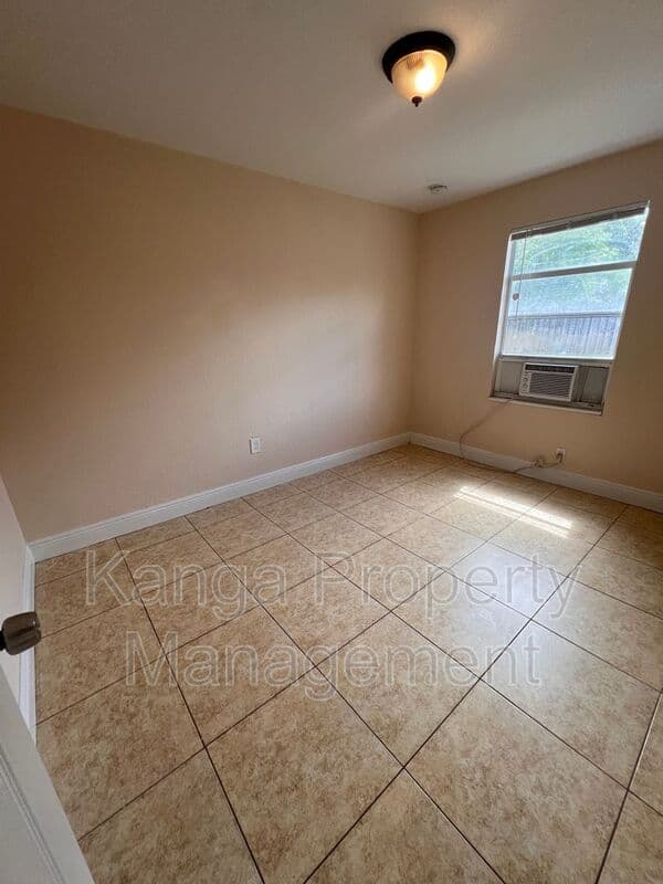 Lake Worth Condo: 4821 Vermont Ave