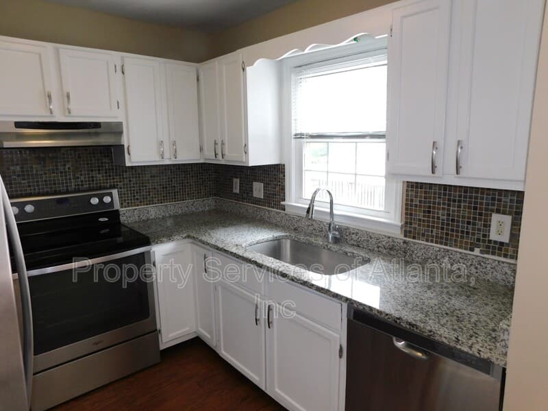 Roswell Townhome: 192 High Creek Dr