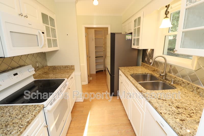 Cary House: 105 Cameron Ct