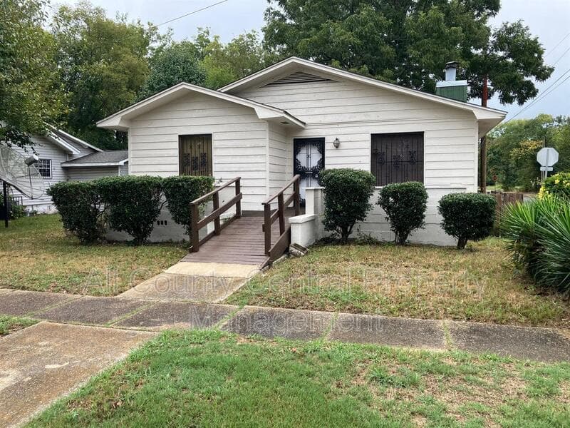 Birmingham House: 1 2nd Ave S