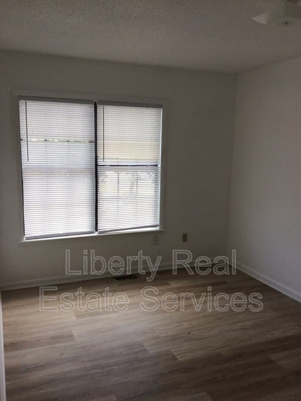 Hinesville House: 912 Pineland Ave