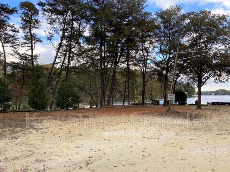 Crownsville House: 840 Valentine View