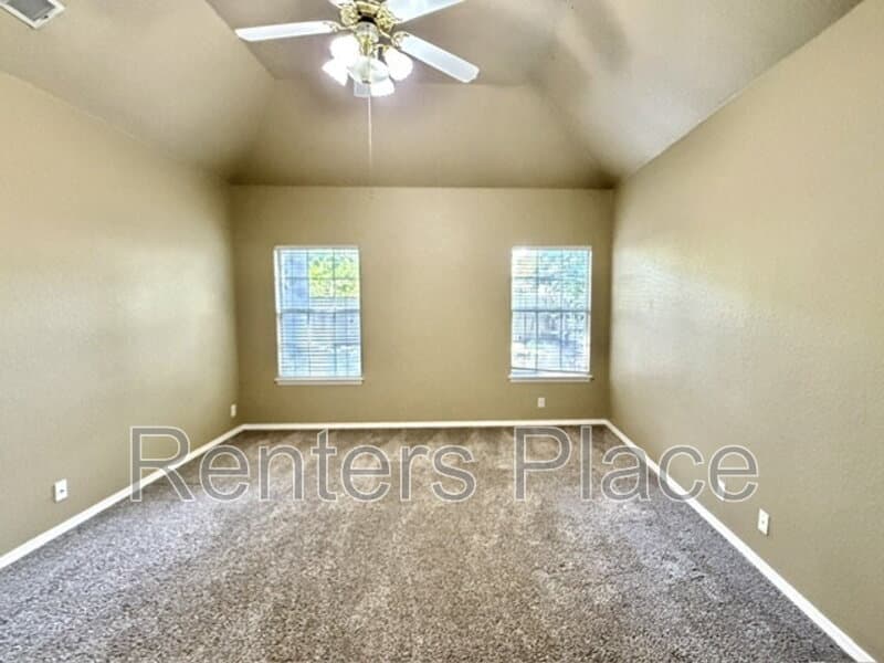 Broken Arrow House: 204 North Magnolia Court