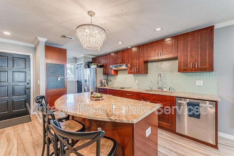 Tampa House: 6332 Newtown Cir