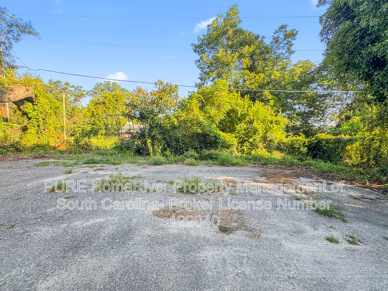 Columbia House: 2413 Laurel St
