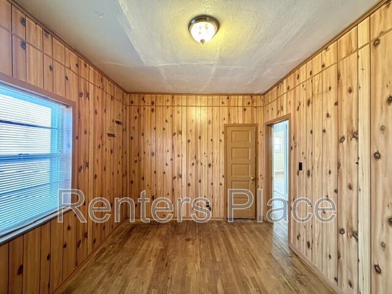 Claremore House: 428 E 4th St