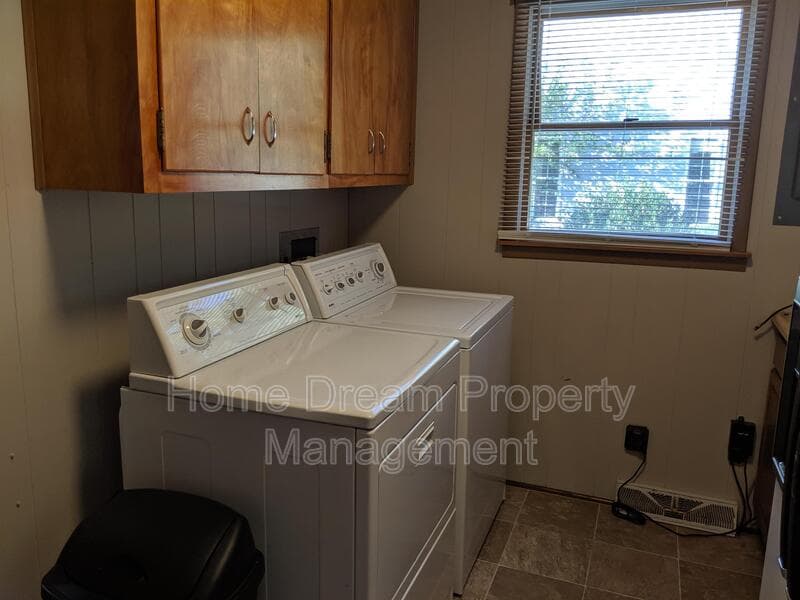 Fredericksburg House: 1401 Bragg Road A1