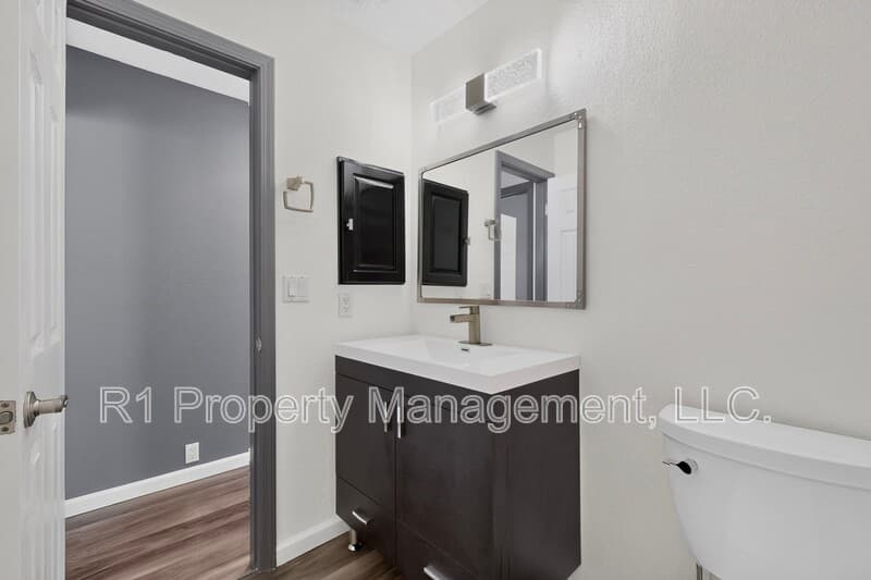 Rio Rancho House: 233 Nicklaus Drive Southeast