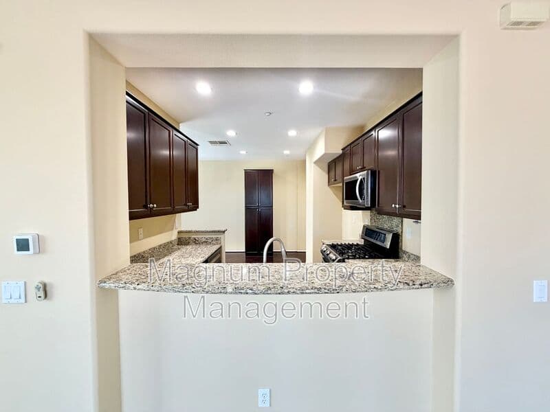 Murrieta House: 35792 Hazelhurst St