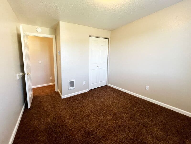 Springfield Townhome: 782 North Cloverleaf Loop