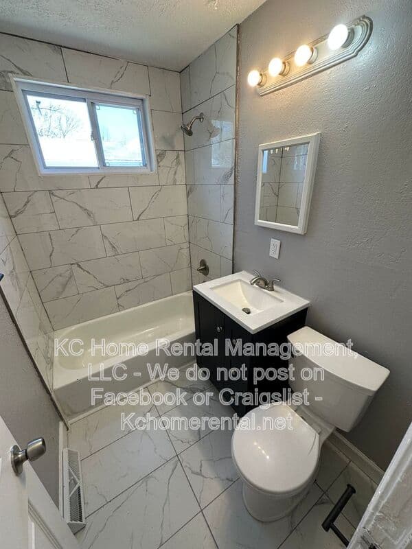 Kansas City House: 8504 Ruskin Way