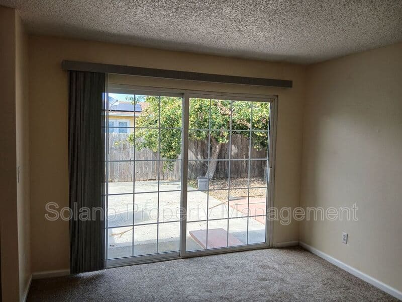 Vallejo House: 400 Mokelumne Drive