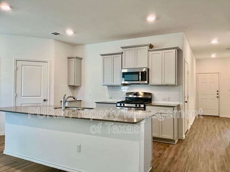 Georgetown House: 105 Blue Blaze Trl