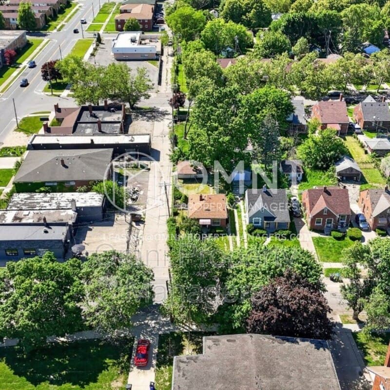 Detroit House: 11529 Roxbury St