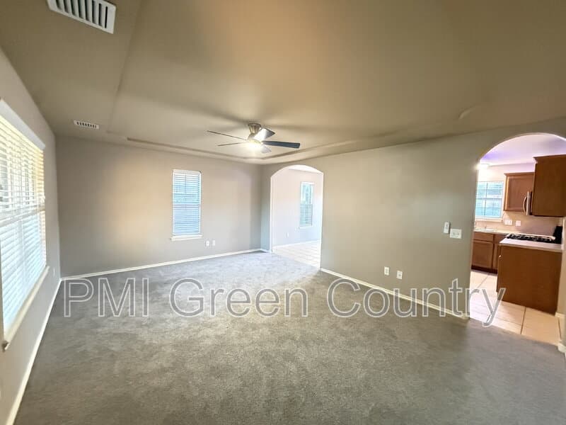 Coweta House: 28881 E 151st Pl S
