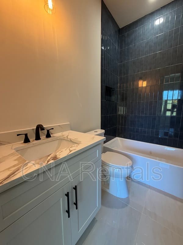 Atlanta House: 294 Roy St