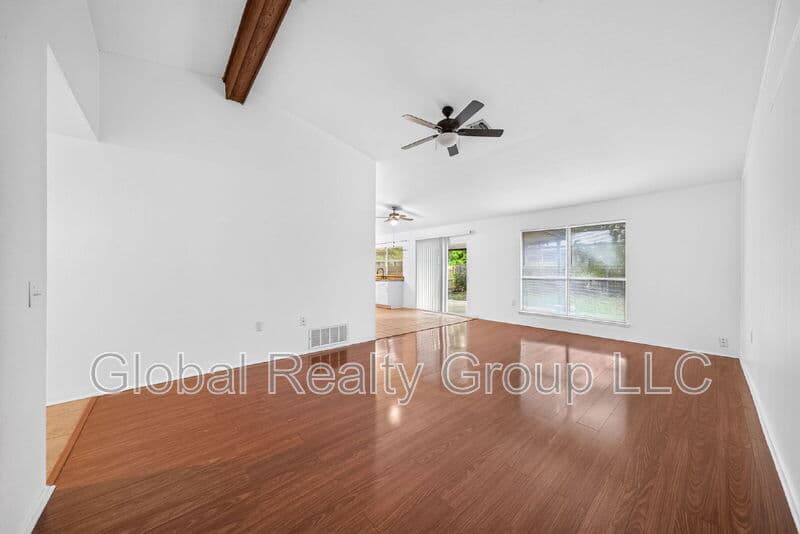 Live Oak House: 7713 Narrow Pass St