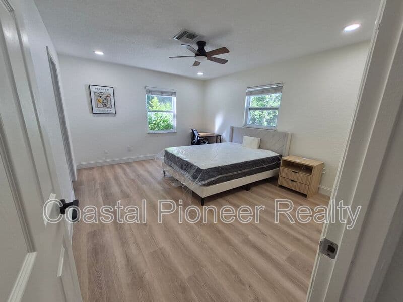 Spring Hill House: 4447 Keyes Ave