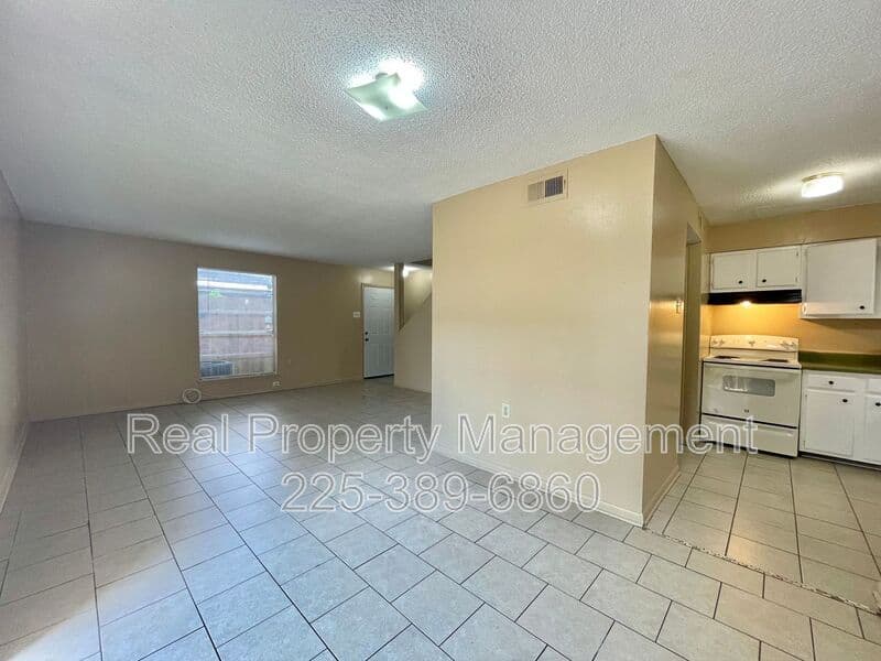 Baton Rouge Townhome: 10952 Cherry Hill Ave.