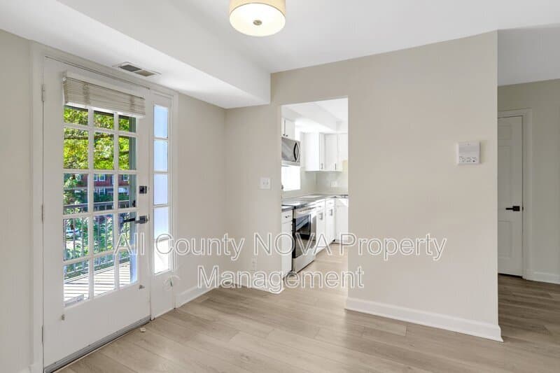 Arlington Condo: 2994 S Columbus St