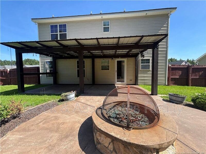 Raeford House: 438 Roanoke Dr