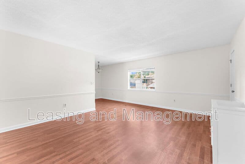 Ladson Condo: 201 Oakmont Avenue