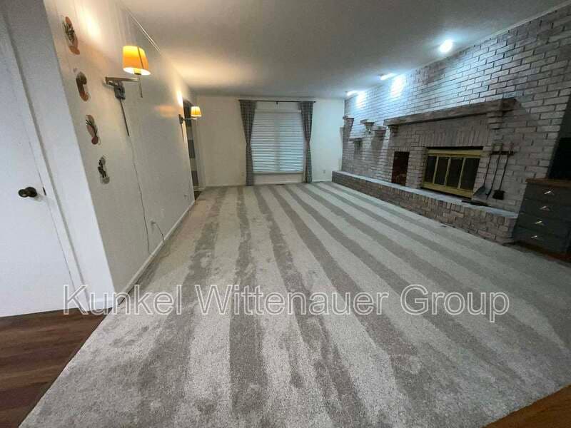 Belleville House: 43 Powder Creek Dr