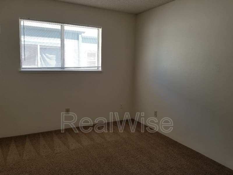 Grants Pass Townhome: 1112 SW 5th St