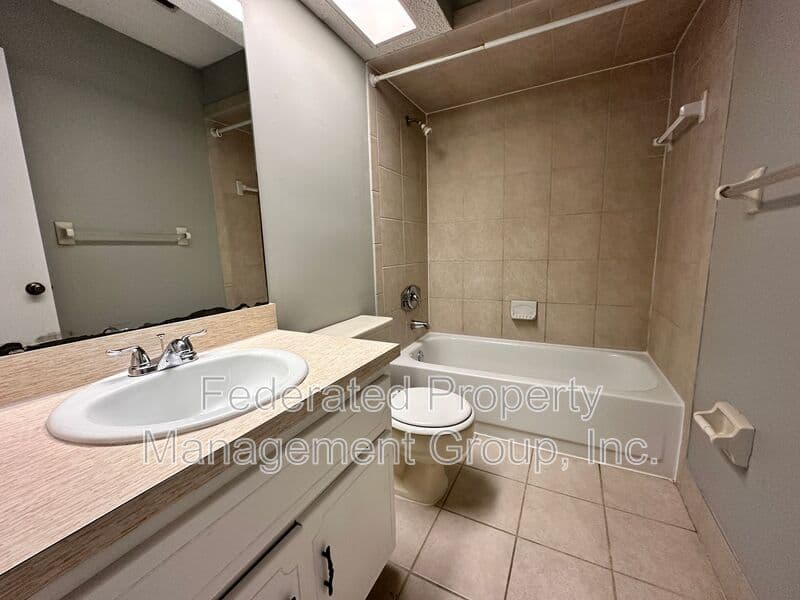 JACKSONVILLE House: 4443 WINDERGATE DR