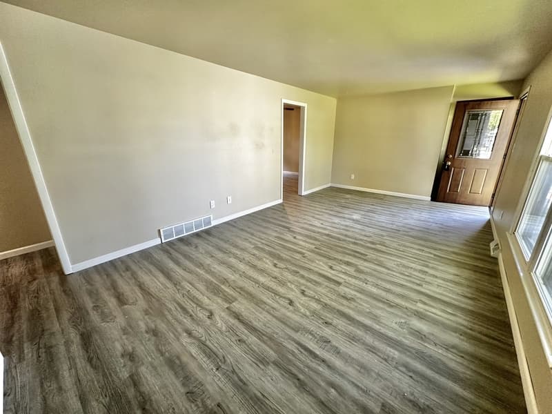Menasha House: 1216 Meadowview Drive