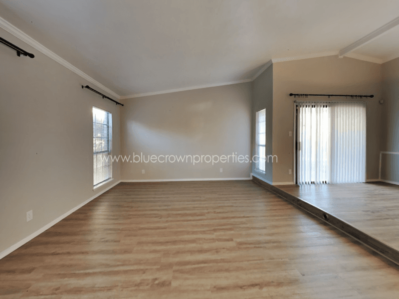 Carrollton House: 2112 Victoria Road