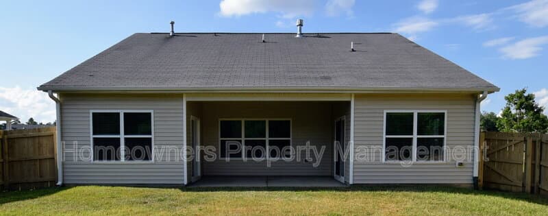 Hope Mills House: 2541 Spinnaker Dr.