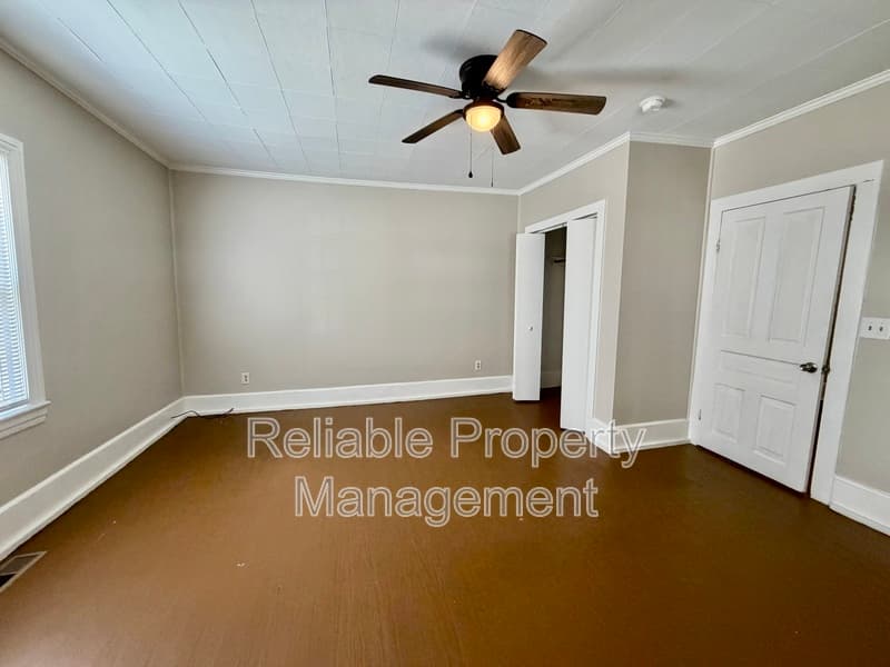 Clayton House: 525 E Main St