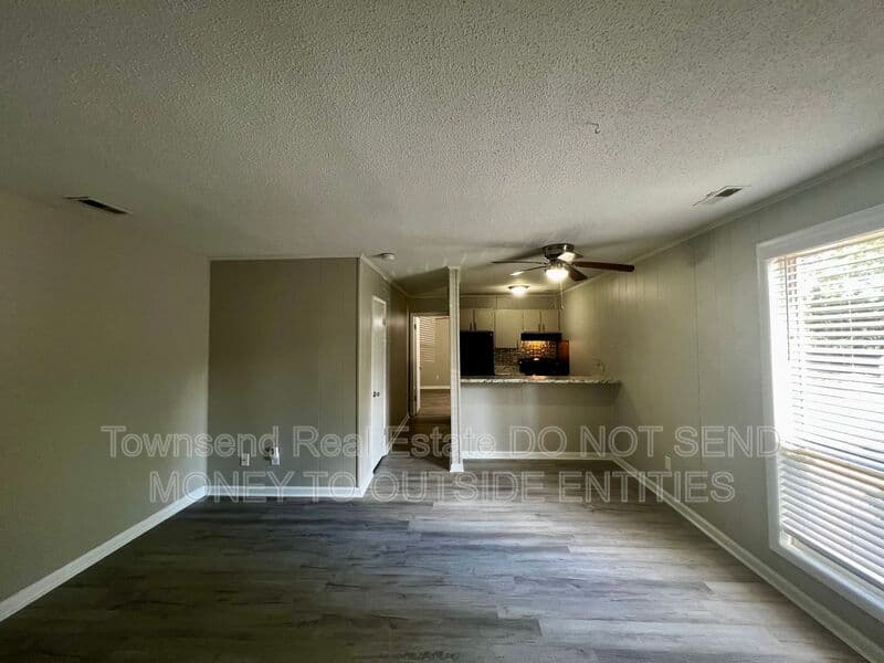 Fayetteville House: 5858-D Century Oaks Drive